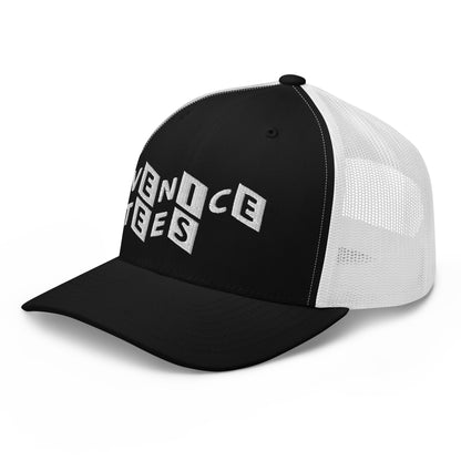 VENICE TEES LOGO BLACK/WHITE TRUCKER CAP